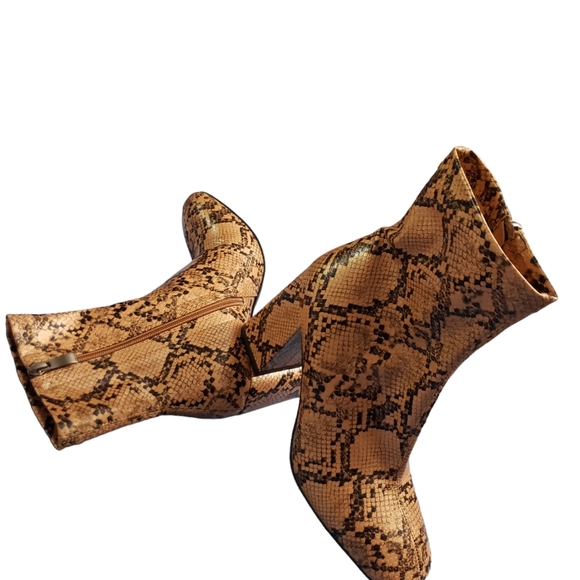 ROSE GOLD & BLACK SNAKESKIN BOOT NWOT SZ 4 UNBRANDED 4" HEEL - Picture 4 of 6